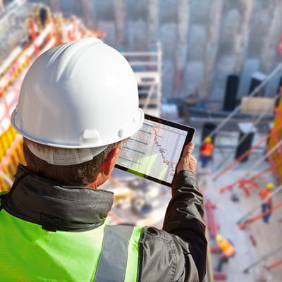 Construction-man-with-software